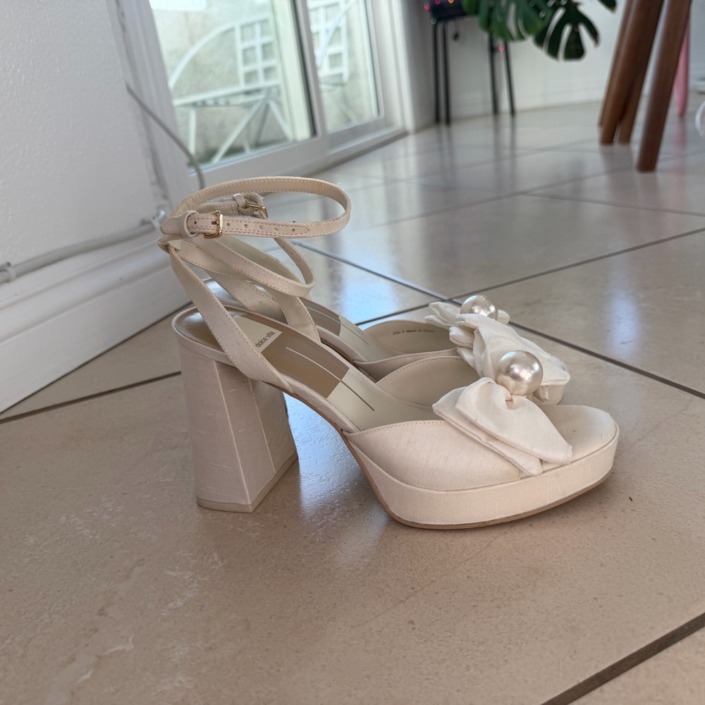 Dolce Vita “Patton” bridal heels in ivory satin, size 9 - Picture 6 of 7